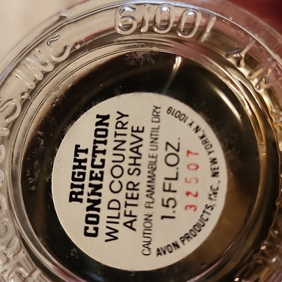 VINTAGE AVON GLASS  RIGHT CONNECTION DECANTER. - Picture 5 of 5